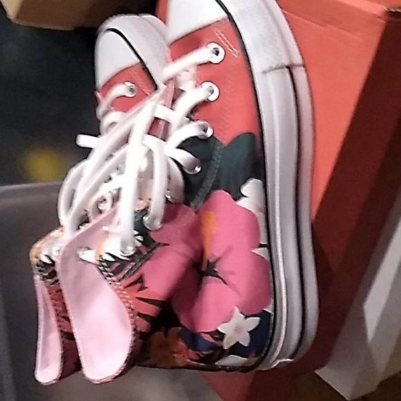 Flowered converse reposhed never worn - Picture 4 of 6